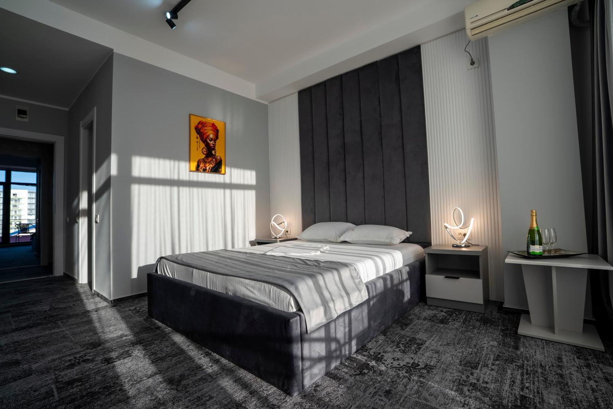 Cristal Hotel 3*
