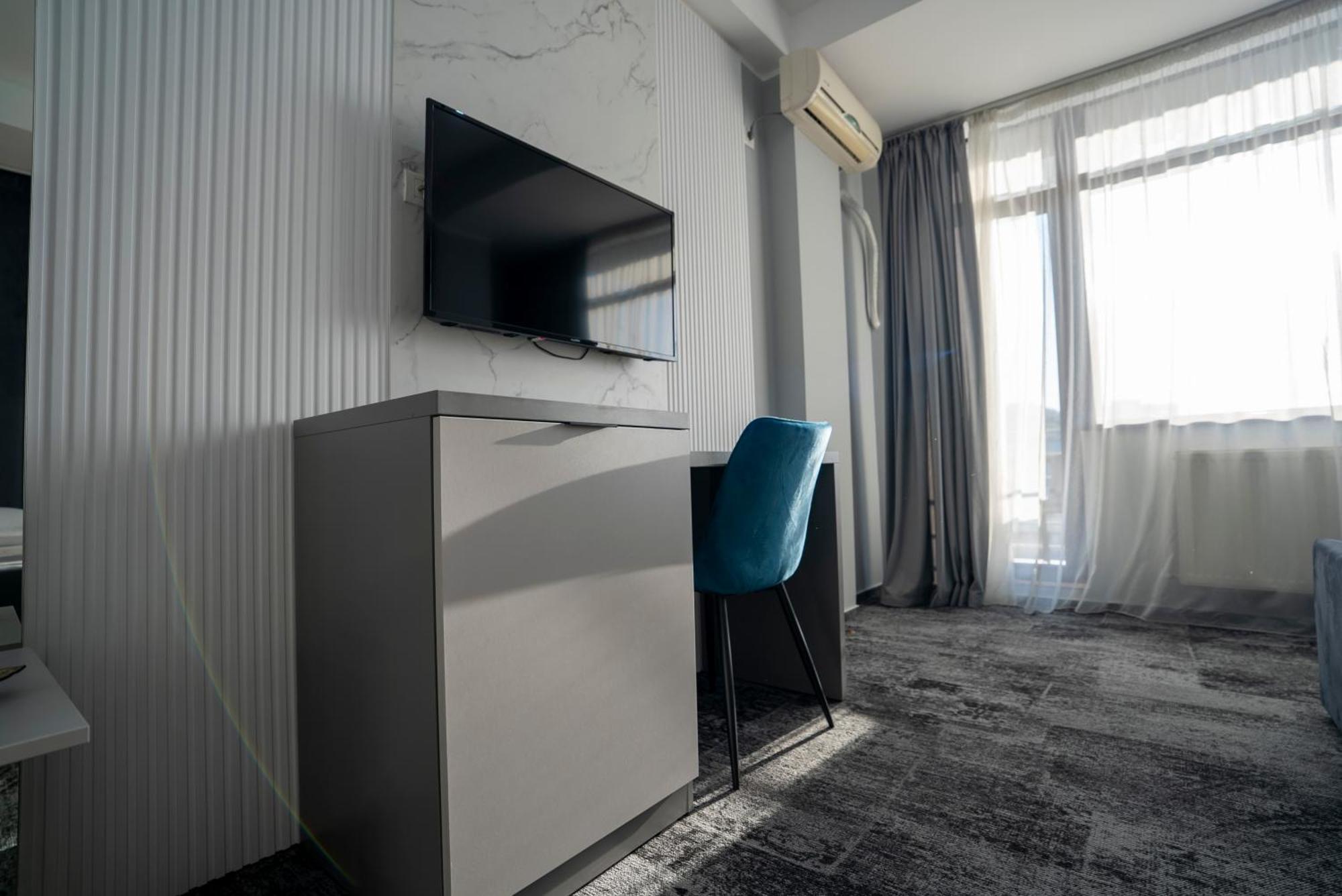 Cristal Hotel 3*